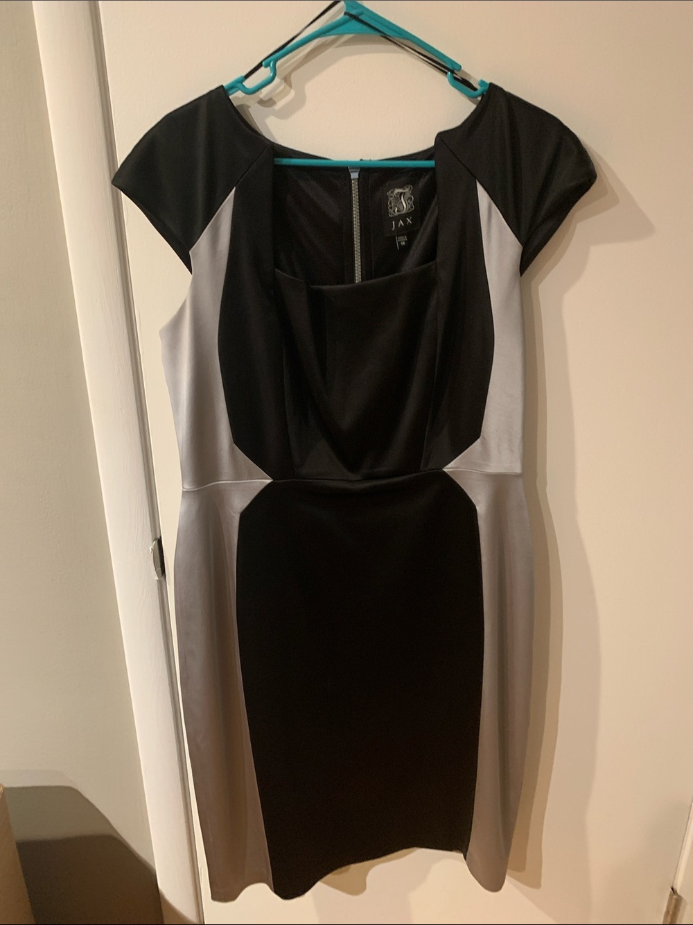 JAX Black and Silver Colorblock Cap-Sleeve Sheath Dress